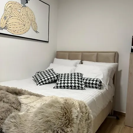As Apartment *